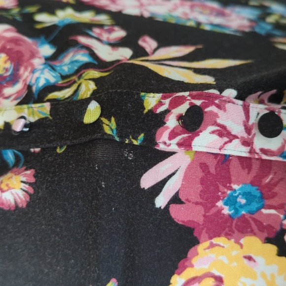 TORRID Super Soft Floral Top SIZE 4 - Picture 3 of 3